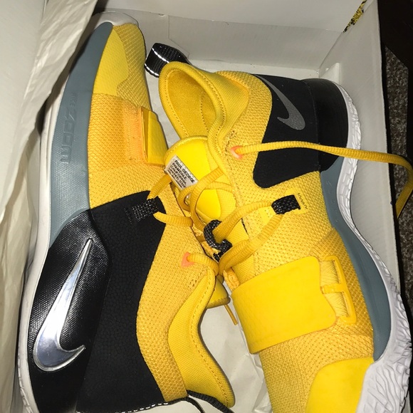 Nike’s - Picture 2 of 3